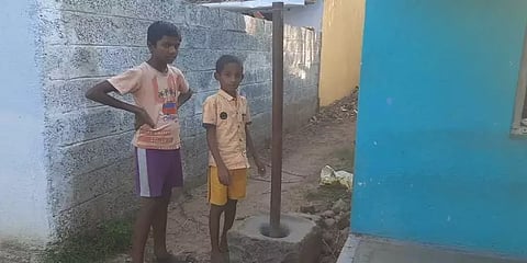 இது புதுசா இருக்கே! - ஆட்டுக்கல்லில் உலக்கையை வைத்து சூரிய கிரகணத்தை பார்த்த கிராம மக்கள்