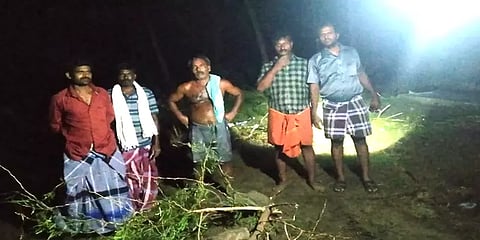 ஈரோடு: ஒரே மாதத்தில் இரண்டாவது முறையாக புதைக்கப்பட்ட முதியவரின் சடலம் - என்ன காரணம்?