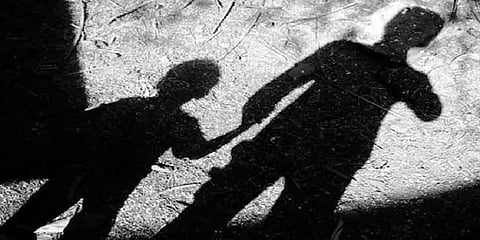 “அப்பா.. என்ன கடத்திட்டாங்க; பணம் கொண்டு வாங்க”..க்ளைமேக்ஸில் பெற்றோருக்கு பகீர் ட்விஸ்ட்!