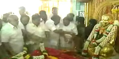 தேவர் ஜெயந்தி விழா: தமிழக அரசின் சார்பாக மரியாதை செலுத்திய மூத்த அமைச்சர்கள்