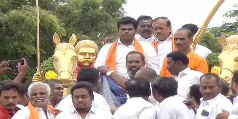 மதுரை: மருதுபாண்டியர் சிலைக்கு மாலை அணிவித்து மரியாதை செலுத்திய அண்ணாமலை