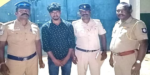 தேனி: பள்ளி மாணவியை காதல் திருமணம் செய்த கொத்தனார் போக்சோவில் கைது