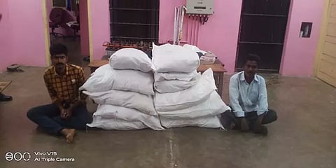 பெட்டிக்கடைகளில் சில்லறை விற்பனையில் குட்கா! கடத்தல்காரர்களை கையும் களவுமாக பிடித்த போலீஸ்