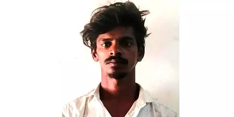 பள்ளி மாணவியை கிண்டல் செய்த இளைஞர்கள்: தட்டிக்கேட்ட தந்தை மீது தாக்குதல்