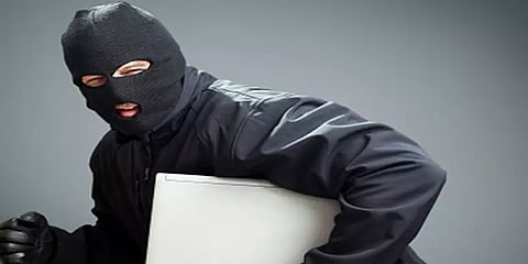 `ப்ரோ எப்படி இருக்கீங்க? உங்க லேப்டாப்பை நான் திருடிட்டேன்’- திருடனின் பாவமன்னிப்பு மெயில்