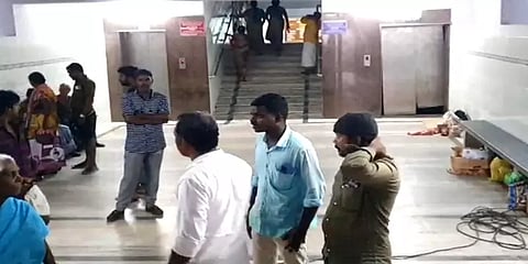 அரசு மருத்துவமனையில் திடீரென பழுதான லிஃப்ட்: சிக்கியிருந்த குழந்தைக்கு என்ன ஆனது?