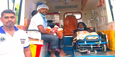 மலை கிராம பெண்ணுக்கு ஆம்புலன்ஸிலேயே பிரசவம்... துரிதமாக செயல்பட்ட மருத்துவ உதவியாளர்!