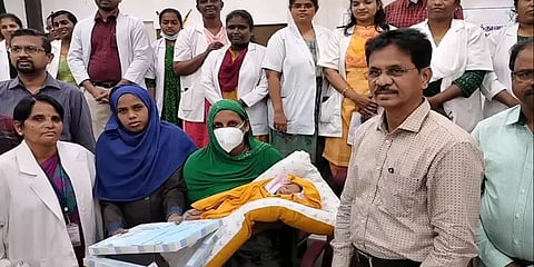 சுயநினைவிழந்த கர்ப்பிணிக்கு செயற்கை சுவாசம் கொடுத்து பிரசவம்... அரசு மருத்துவர்கள் சாதனை!