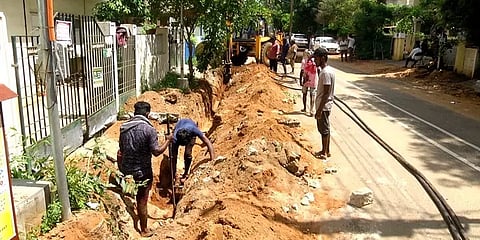 திருச்சியில் முதல் முறையாக புதைவட மின் கேபிள்கள் - மின்வாரிய ஊழியர்கள் சாதனை