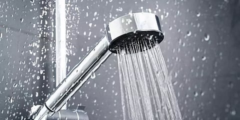 வெந்நீர் அல்லது குளிர்ந்த தண்ணீர்.. எதில் குளிப்பதில் நன்மை அதிகம்? - ஓர் குளுகுளு பார்வை!