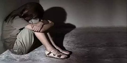 வயிற்று வலி என சிறுமியை மருத்துவமனைக்கு அழைத்து சென்றபோது வெளிப்பட்ட கொடுமை.!