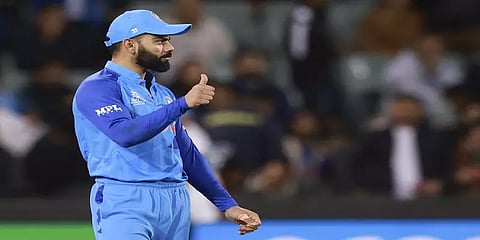 ஒருபக்கம் ‘Fake fielding’ சர்ச்சை - மறுபக்கம் வங்கதேச வீரரை நெகிழ வைத்த விராட் கோலி!