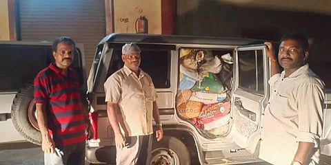 கேரளாவுக்கு காரில் கடத்த முயன்ற 2000 கிலோ ரேஷன் அரிசி பறிமுதல்.!