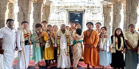 ஆன்மிக சுற்றுலா: மயிலாடுதுறை மாயூரநாதர் கோயிலில் ஜப்பானியர் சாமி தரிசனம்