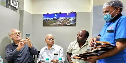 ”இந்த அனுபவத்த என்னோடவே கொண்டுபோறேன்” - ஸ்டார்பக்ஸ் நிறுவனரின் ஃபில்டர் காஃபி ரிவ்யூ!