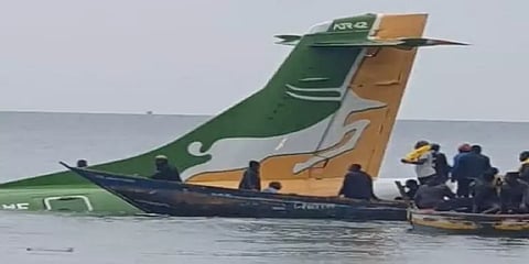 43 பேருடன் ஏரிக்குள் பாய்ந்த விமானம்.. தான்ஸானியாவில் நிகழ்ந்த பயங்கர விபத்து!