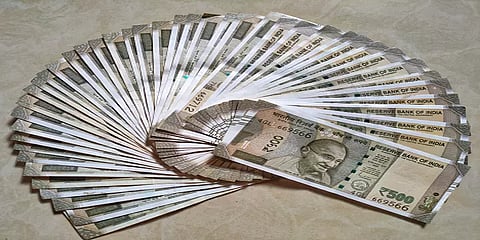 டீமானிட்டைசேஷனுக்கு பின்னாலும் இப்படியா.. மக்களிடையே அதிகமாக புழங்கும் ரூபாய் நோட்டுக்கள்!