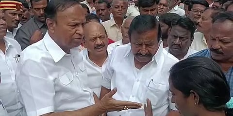 ``என்னம்மா நீயே பேசிக்கிட்டு இருக்க”- குறைகளை சுட்டிக்காட்டிய பெண்ணை அதட்டிய டி.ஆர்.பாலு?