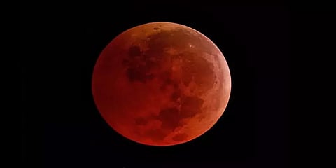 நாளை வரும் முழு சந்திர கிரகணத்தை, இந்தியாவில் இந்த நேரங்கள்ல தான் பார்க்க முடியுமாம்!