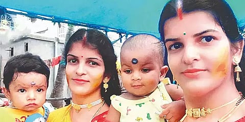 `நாங்க, 20 வருஷத்துக்கு முன் பிரிக்கப்பட்ட ஒட்டிப்பிறந்த இரட்டையர்கள்’-நெகிழும் சகோதரிகள்!