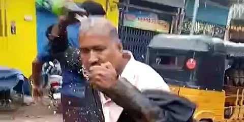 பெட்ரோல் ஊற்றி தீவைக்க முயன்றவர் மீது எதிர்பாராத விதமாக பற்றிய தீ! - திருச்சியில் பரபரப்பு