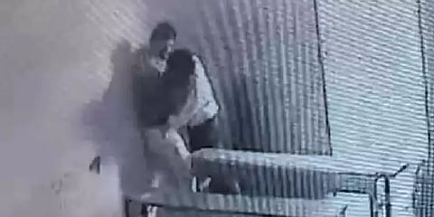 `புத்தகங்கள் கொண்டு வரலைனா...’- ஆசிரியரை அடித்து துன்புறுத்திய மாணவர்