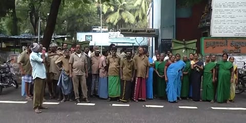 `3 மாதமாக சம்பளம் இல்லை'- நகராட்சி அலுவலகத்தை முற்றுகையிட்ட தூய்மை பணியாளர்கள்!