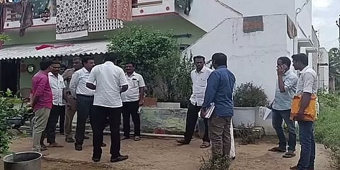 விவசாயிகள் பணத்தை லட்சக்கணக்கில் மோசடி செய்த அலுவலர்களின் சொத்துக்கள் அதிரடி பறிமுதல்!