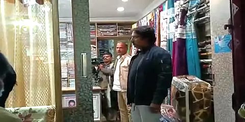 நீலகிரி: நகை கடைகளில் மோசடி செய்து கடை நடத்திவந்த மூவரிடம் போலீசார் விசாரணை