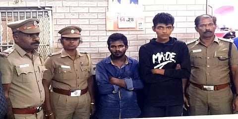 ஓடும் ரயில்களில் பெண்களிடம் செயின் பறிப்பு – பொறியியல் மாணவன் உட்பட இருவர் கைது