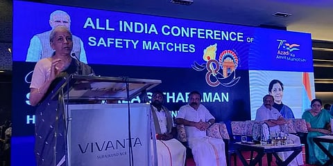 ``பிறந்த மண்ணுக்கு செய்யும் செயல்களுக்கு நன்றி எதிர்பார்ப்பதில்லை”- நிர்மலா சீதாராமன்