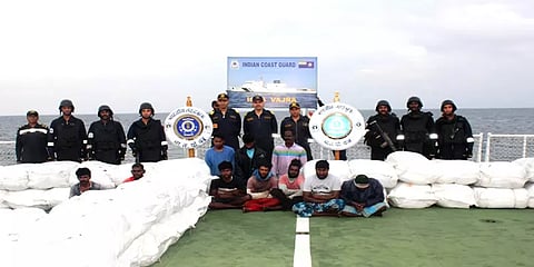 தூத்துக்குடி டூ இலங்கை: பீடி இலைகளை கடத்த முயற்சி – 16 மீனவர்கள் கைது