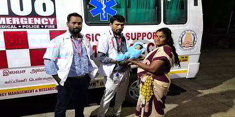 திருத்தணி: மருத்துவமனைக்கு செல்லும் வழியில் 108 ஆம்புலன்ஸில் பிறந்த ஆண் குழந்தை