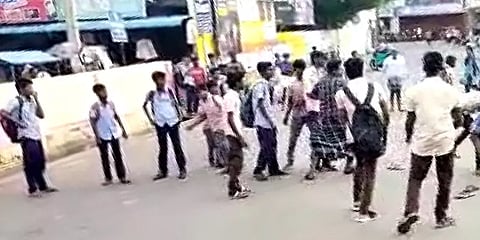 தென்காசி: அரசு கலைக் கல்லூரி மாணவர்களை தாக்கிய இளைஞர்கள் - காரணம் என்ன?