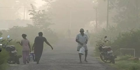 தருமபுரி: கடும் பனிமூட்டம் காரணமாக வாகன ஓட்டிகள் அவதி - இயல்பு வாழ்க்கை பாதிப்பு