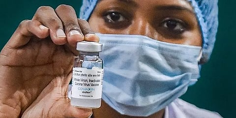 கோவாக்சின் தடுப்பூசி ஒப்புதலில் முறைகேடு நடந்ததா? - திட்டவட்டமாக மறுக்கும் மத்திய அரசு