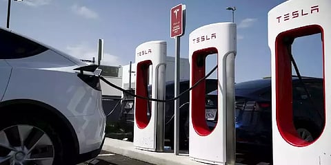 வீடு வாங்கினா டெஸ்லா கார் பரிசு... ஆஃபரை அள்ளி வீசிய நிறுவனம்... எங்கே தெரியுமா?