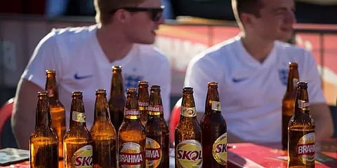 உலகக் கோப்பை கால்பந்து மைதானங்களில் மதுபான விற்பனைக்கு திடீர் தடை