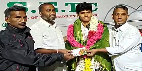 தேசிய அளவிலான தடகள போட்டி: தங்கப் பதக்கம் வென்ற வீரருக்கு உற்சாக வரவேற்பு