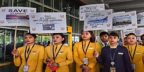ஜெட் ஏர்வேஸ் ஊழியர்களை சம்பளம் இல்லா நீண்டகால விடுப்பில் அனுப்ப முடிவு?