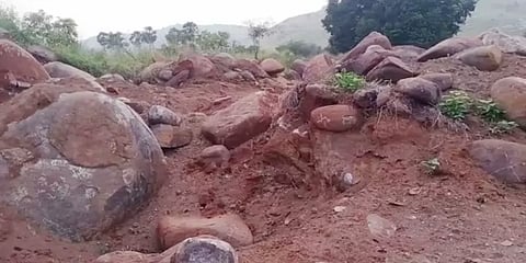 ஆற்காடு: இரவோடு இரவாக லாரிகளில் கடத்தப்படும் அரியவகை சிலை வடிக்கும் கருங்கற்கள்!