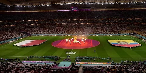 கண்கவர் கலை நிகழ்ச்சிகளுடன் தொடங்கியது கத்தார் உலகக் கோப்பை கால்பந்து திருவிழா!