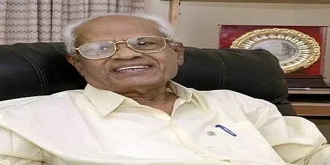 ”பாசமலர், பார் மகளே பார்..” - பிரபல திரைப்பட வசனகர்த்தா ஆரூர்தாஸ் காலமானார்