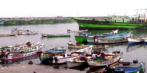 வங்கக் கடலில் காற்றழுத்த தாழ்வுநிலை; கடலுக்குச் செல்லாததால் கவலையில் 10,000 மீனவர்கள்!