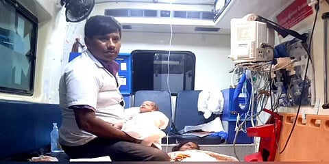 ஓடும் ஆம்புலன்ஸில் இரு பெண்களுக்கு பிறந்த குழந்தைகள் - சுகாதாரத்துறை அறிவுறுத்தல்