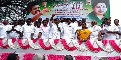 ”கல்வியைபோல வேலைவாய்ப்புக்கும் இட ஒதுக்கீடு தேவை” - ஜிப்மர் முன்பு அதிமுக ஆர்ப்பாட்டம்!