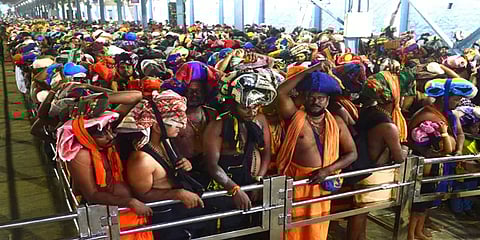 சரண கோஷத்துடன் சபரிமலையில் குவியும் பக்தர்கள் - நடை திறப்பு நேரம் நீட்டிப்பு!