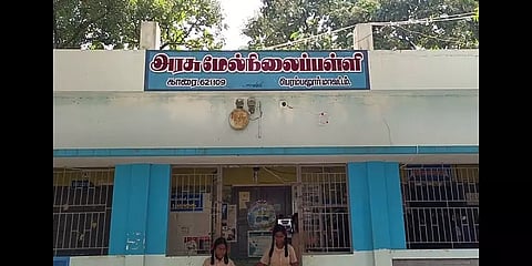 அரசுப் பள்ளியில் சிசிடிவி கேமிராக்களை பொருத்திய சமூக ஆர்வலருக்கு குவியும் பாராட்டுகள்!