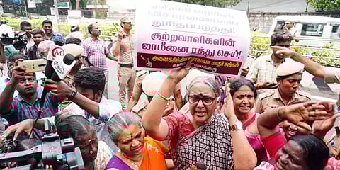 கள்ளக்குறிச்சி பள்ளி மாணவி மரணத்துக்கு நீதிகேட்டு சென்னையில் மாதர்சங்கம் போராட்டம்