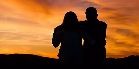 திருமணமே செய்யமால் உறவில் நீடிப்பது சாத்தியமா? - எழும் பிரச்னைகளும், உளவியலாளர் விளக்கமும்